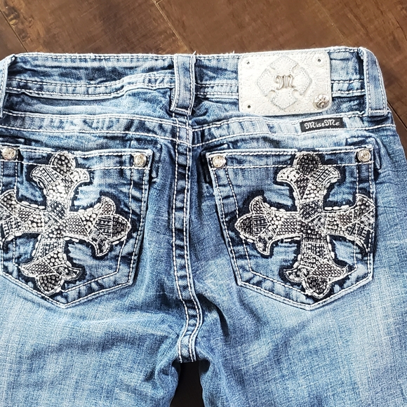 Miss Me Denim - Miss Me Mid Rise Skinny Size 28 EUC Blue Women's Jeans with Cross Stitching